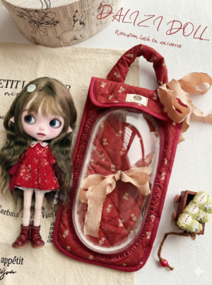 blythe-1 “Happy Christmas” Artisan Soft Toast Blythe Carrier